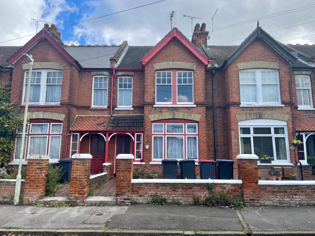 Lot: 110 - PROPERTY ARRANGED AS TWO FLATS - Mid-terraced building arranged as two flats